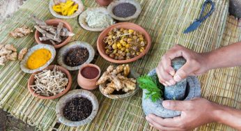 Pengobatan Tradisional vs Modern: Bisa Kah Saling Melengkapi?